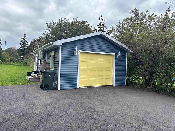 3rd image of 910 Shore Rd