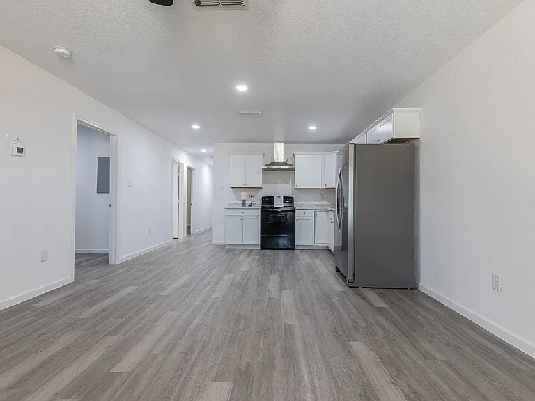 1006 County Road 4516 — Photo 5