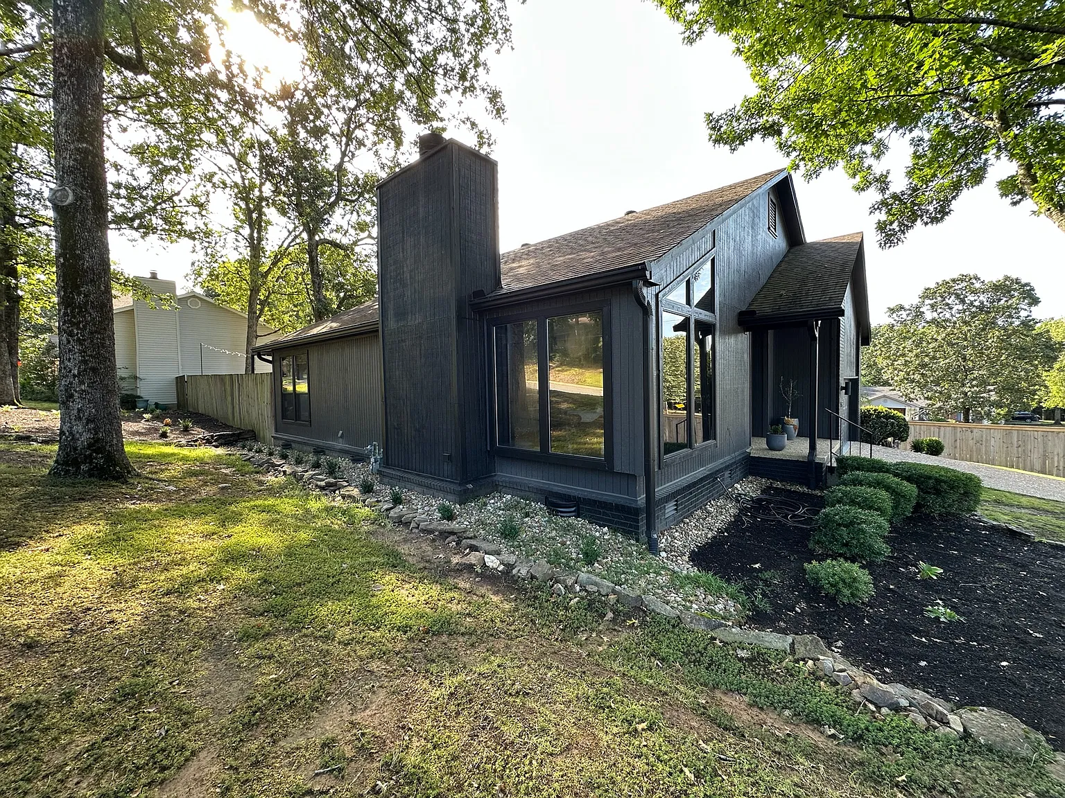 3 bed, 1728 sqft, $2,100 — Photo 2