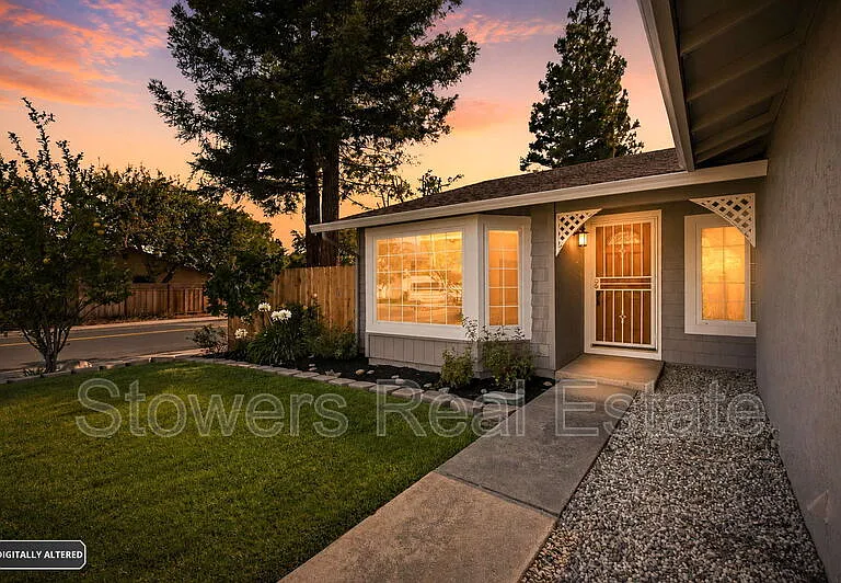 318 Joyce St — Photo 4