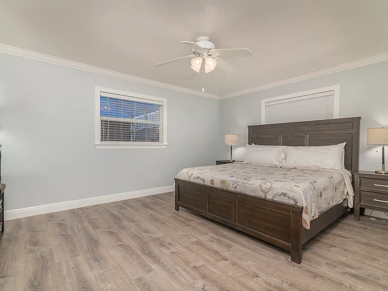 2130 Pinehurst St — Photo 8
