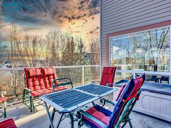 2nd image of 26 S Cresthaven Vw SW