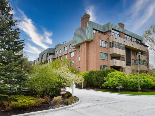 5200 Three Village Dr APT Llc, Cleveland, OH 44124