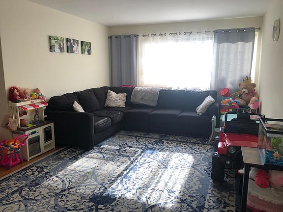 2nd image of 7315 N Oakley Ave #3