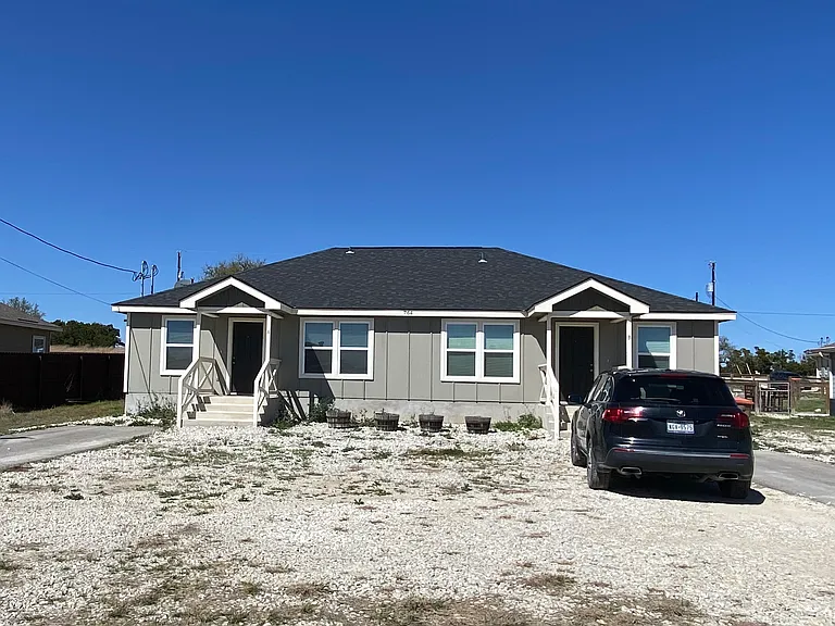 764 Cimarron #B — Photo 2