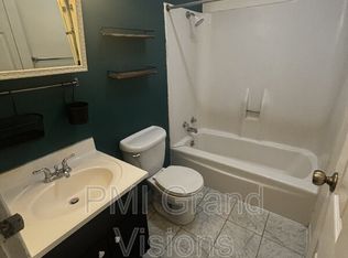 1628 University Dr, Charleston, IL 61920