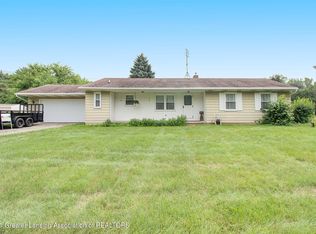 13361 Summer Ln, Grand Ledge, MI 48837