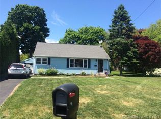5 Sunset Dr, Waterford, CT 06385