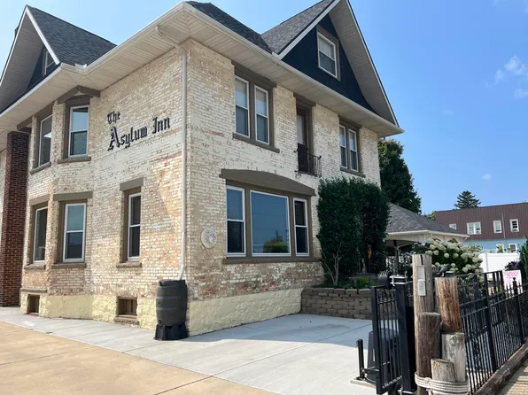 424 Huron St, South Haven, MI 49090