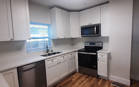 4th image of 127 17th Ave S #3