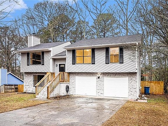 3rd image of 8443 Park Ridge Ln