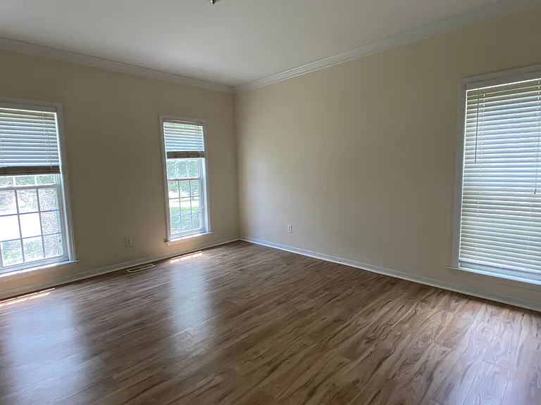 106 Hoboken Ct — Photo 18