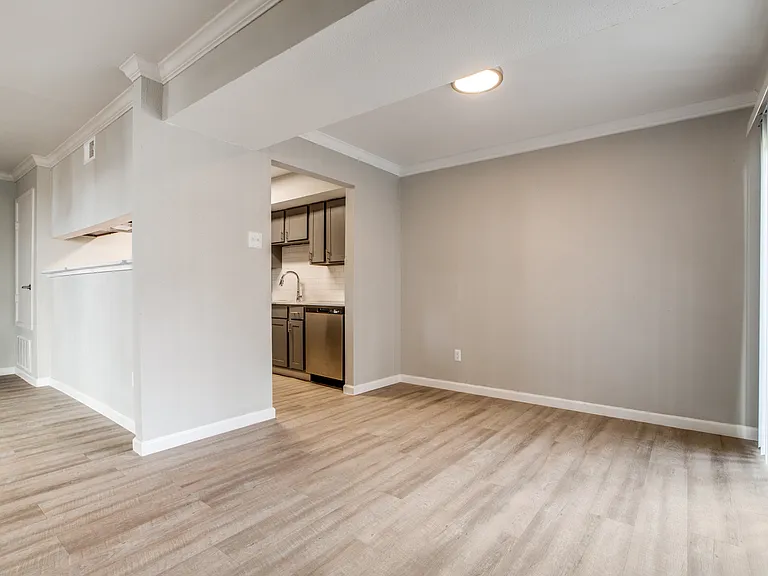 The Sutton Apartments — Photo 20