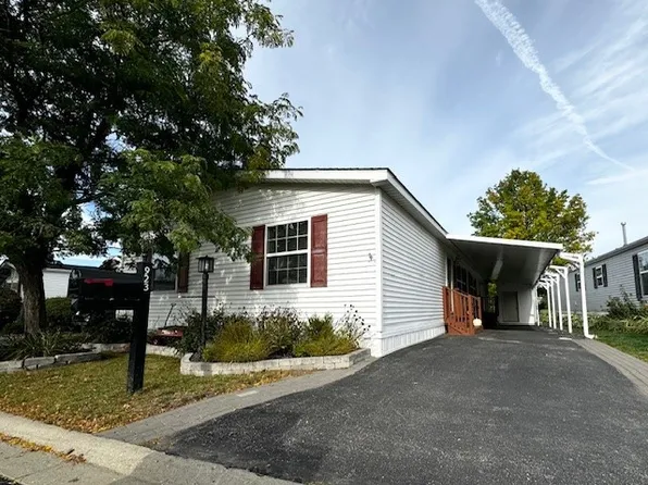 923 Crookedstick Ct, Crystal Lake, IL 60014