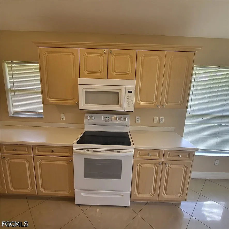 3 bed, 2.0 bath, 1642 sqft, $1,900 — Photo 4