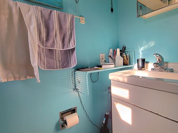 5th image of 511 E 12th St APT 9R