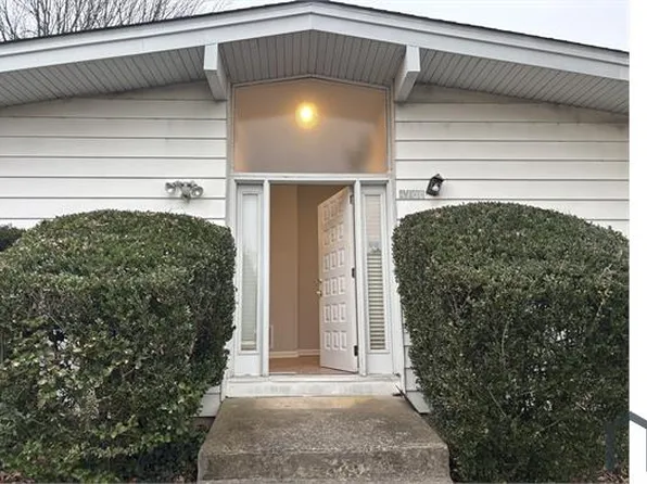 4700 Three Oaks Rd, Pikesville, MD 21208