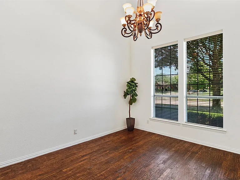 9823 Carriage Hill Ln — Photo 21