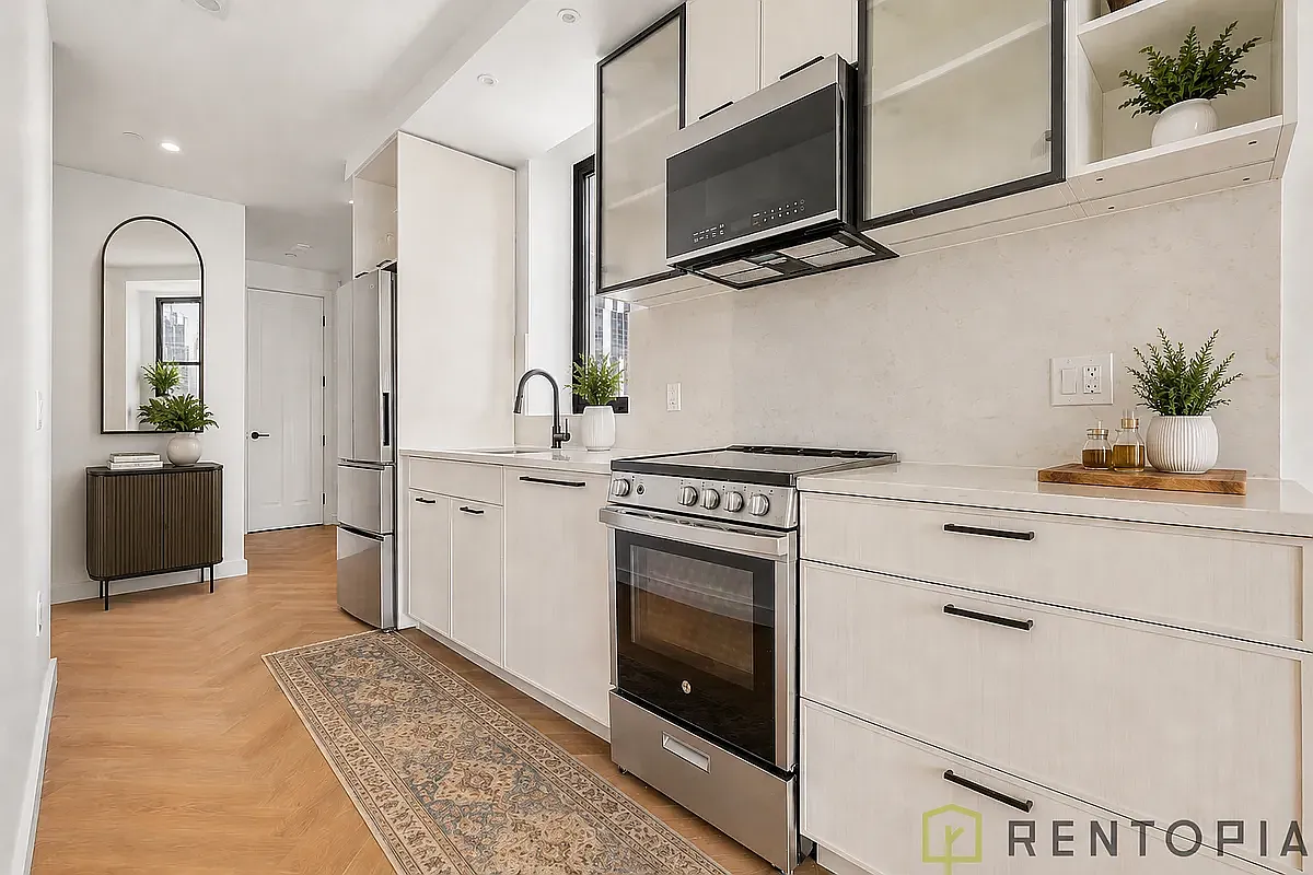 106 Fleet Place — Photo 3