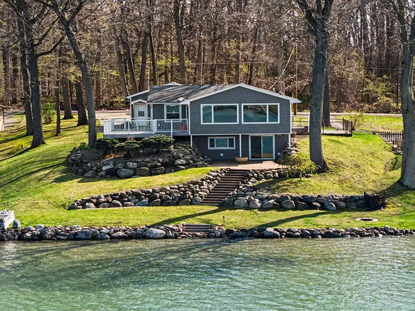 1702 Little Dr, Horton, MI 49246