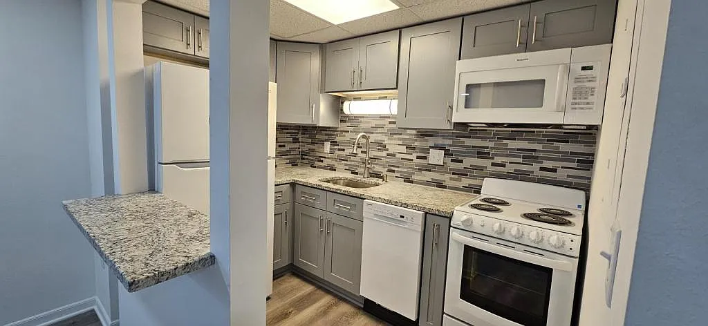 218 N Main St - Apt 22, Fort Atkinson WI — Photo 4