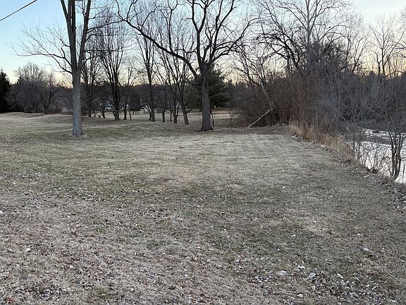 4th image of 8341 Bluff Rd