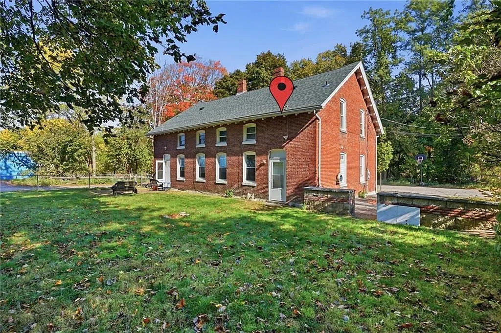 4 bed, 1.0 bath, 1426 sqft, $2,400 — Photo 4