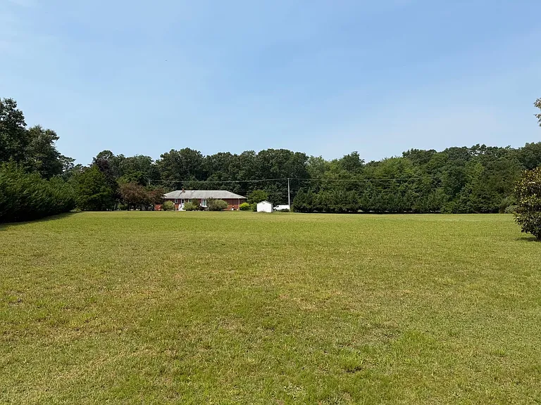 545 Cassville Rd — Photo 2