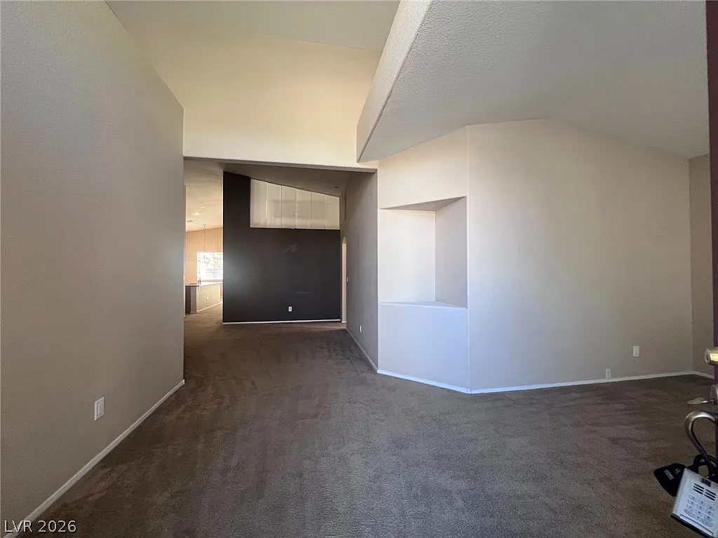 3 bed, 3.0 bath, 2300 sqft, $3,270 — Photo 4