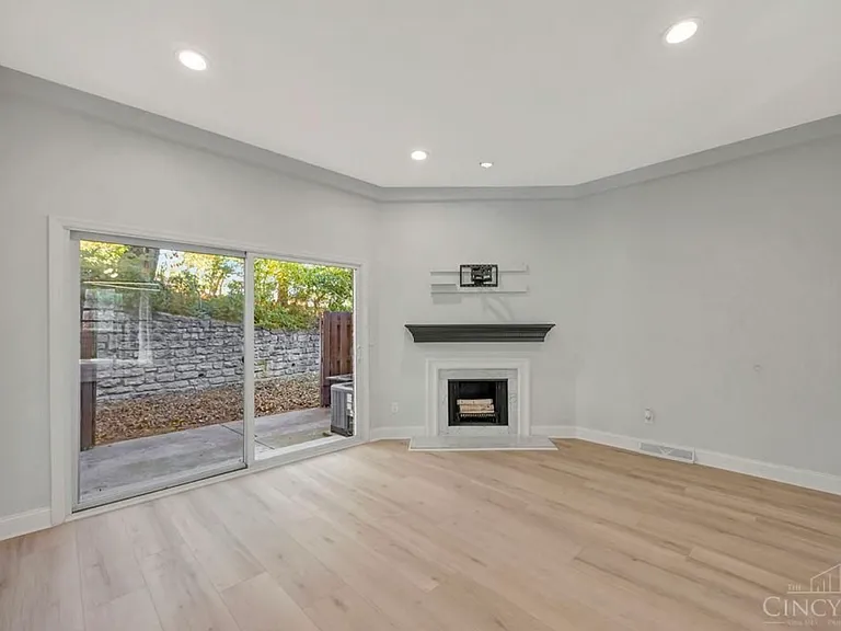 9777 Bunker Hill Ln — Photo 13