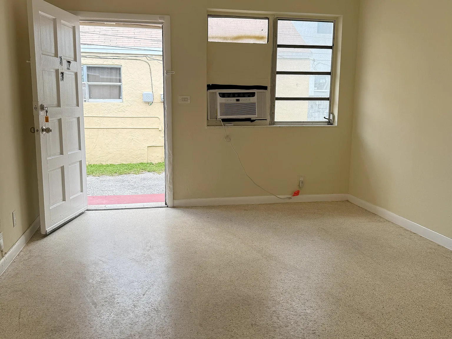 2 bed, 3130 sqft, $2,000 — Photo 2