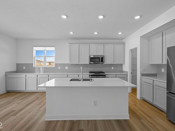 3rd image of 3950 Canning St