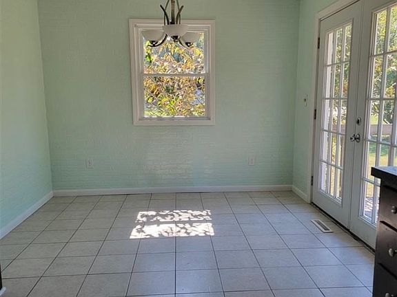 4th image of 202 Twin Creek Dr