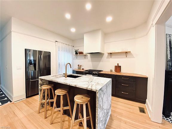 4th image of 4303 Woodbine Ave