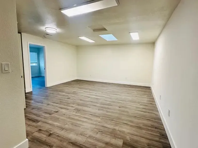 235 Reindollar Ave #C — Photo 2