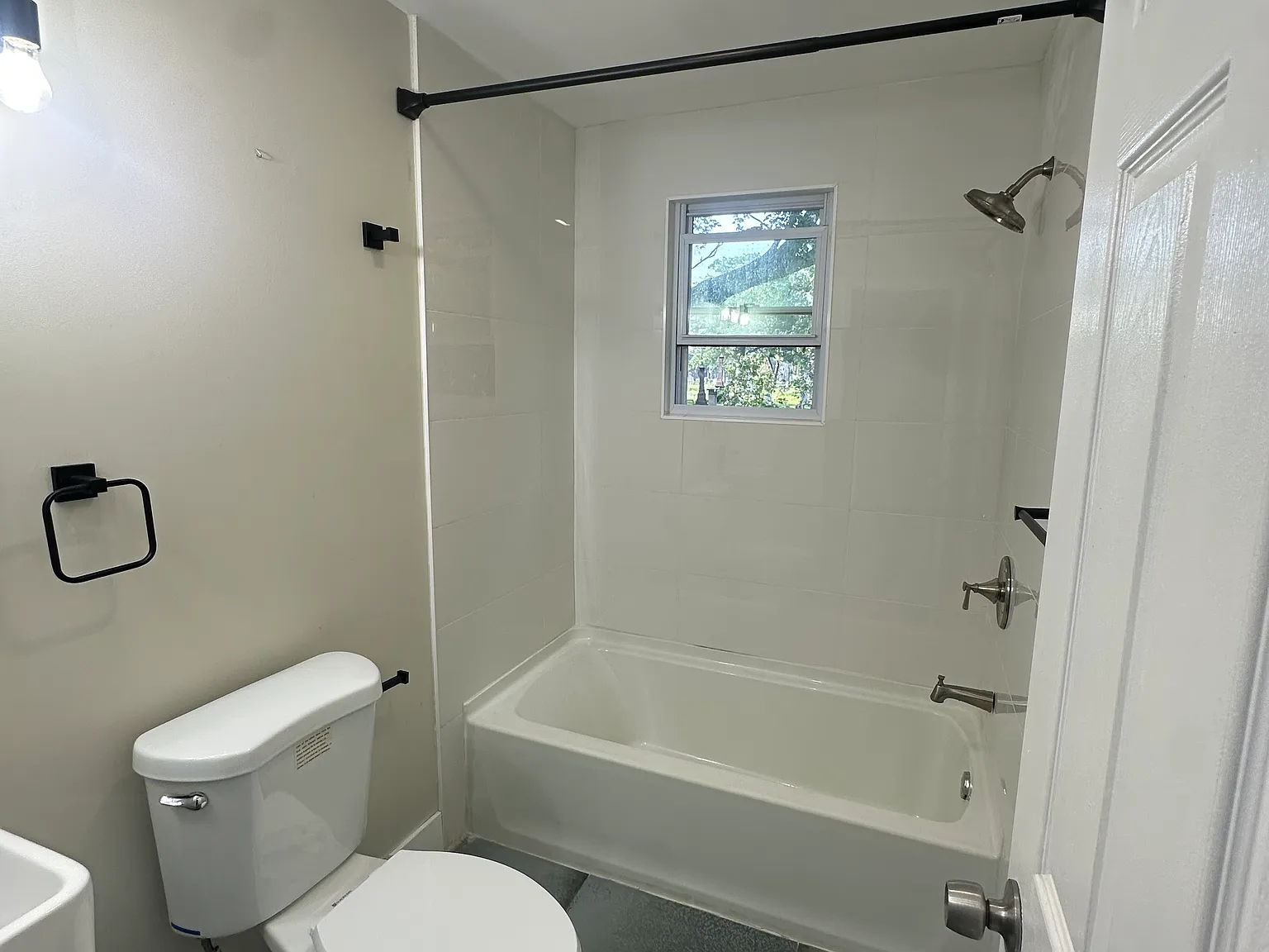 4 bed, 3250 sqft, $2,300 — Photo 2