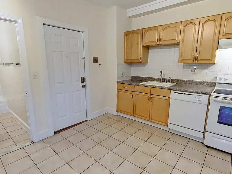 38 Bond St #2F — Photo 8