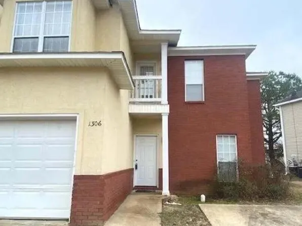 1306 Saint Andrews Ln, Starkville, MS 39759