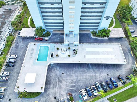 4th image of 3040 Lake Shore Drive #605