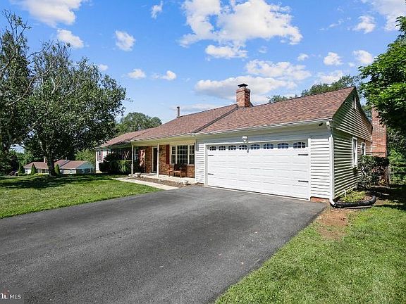 3rd image of 3398 Keats Ct