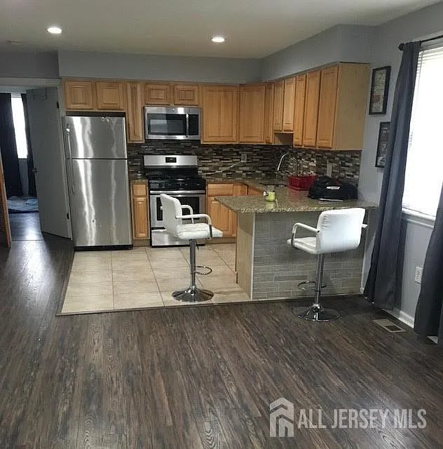 1 bed, 1.0 bath, 2520 sqft, $1,800 — Photo 2