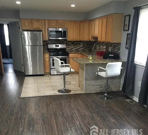 4 Sewaren Ave — Photo 2