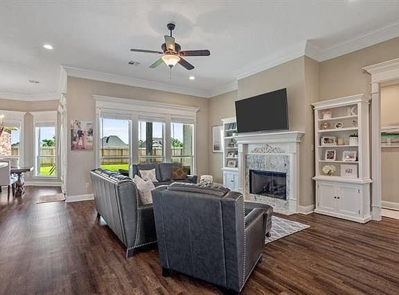 4th image of 2512 S Crest Dr