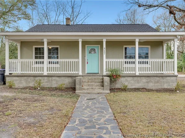 517 N Magnolia St, Raeford, NC 28376