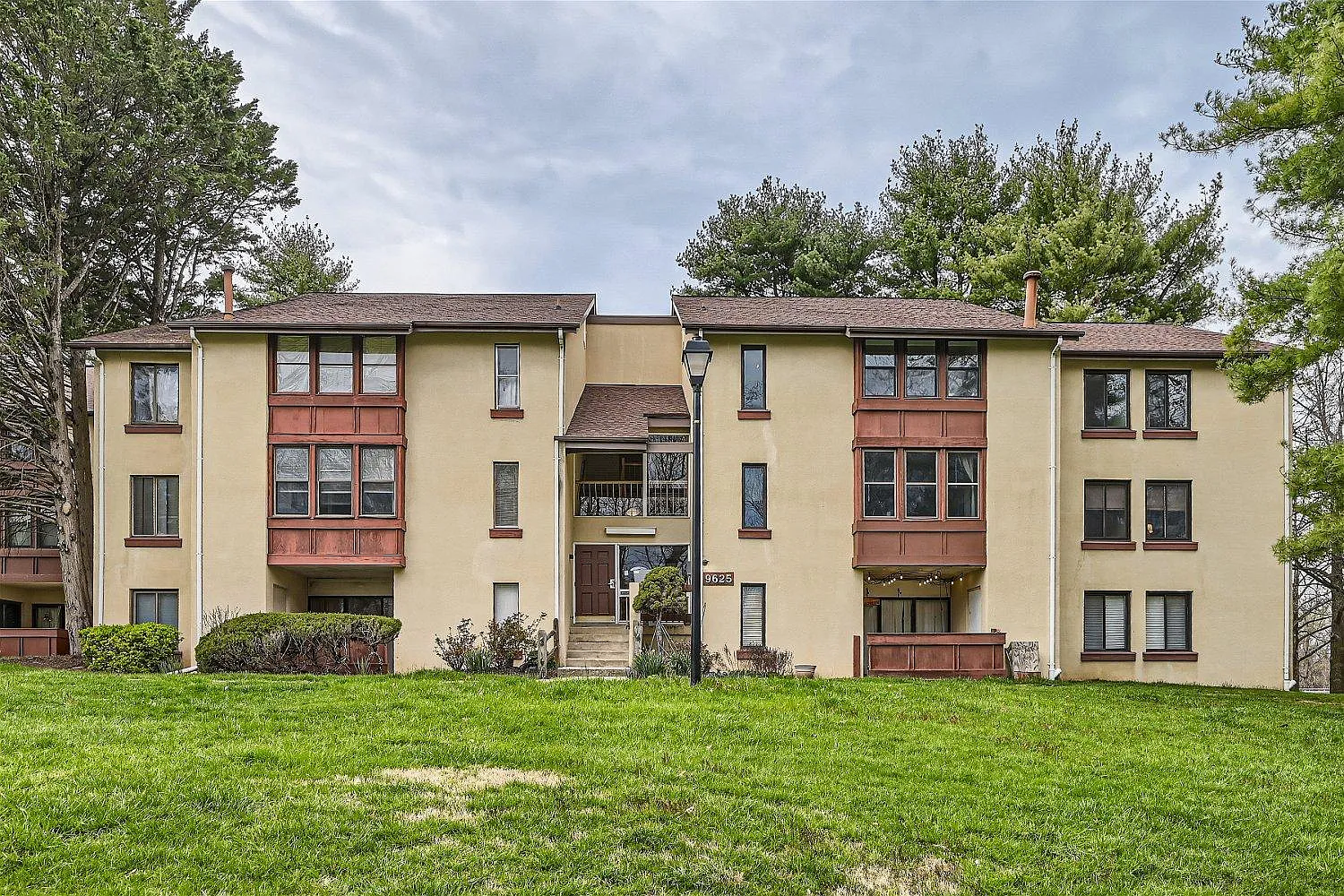 2 bed, 953 sqft, $1,900 — Photo 1