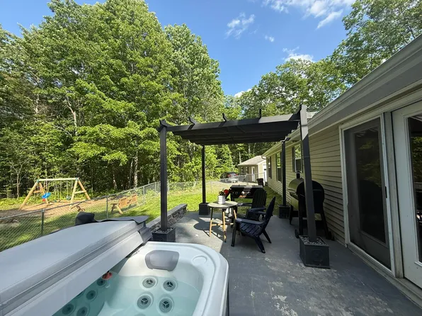 84 Coyote Ridge Drive, Vassalboro, ME 04989