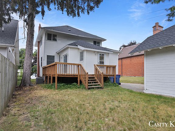 3rd image of 246 Diamond Ave SE