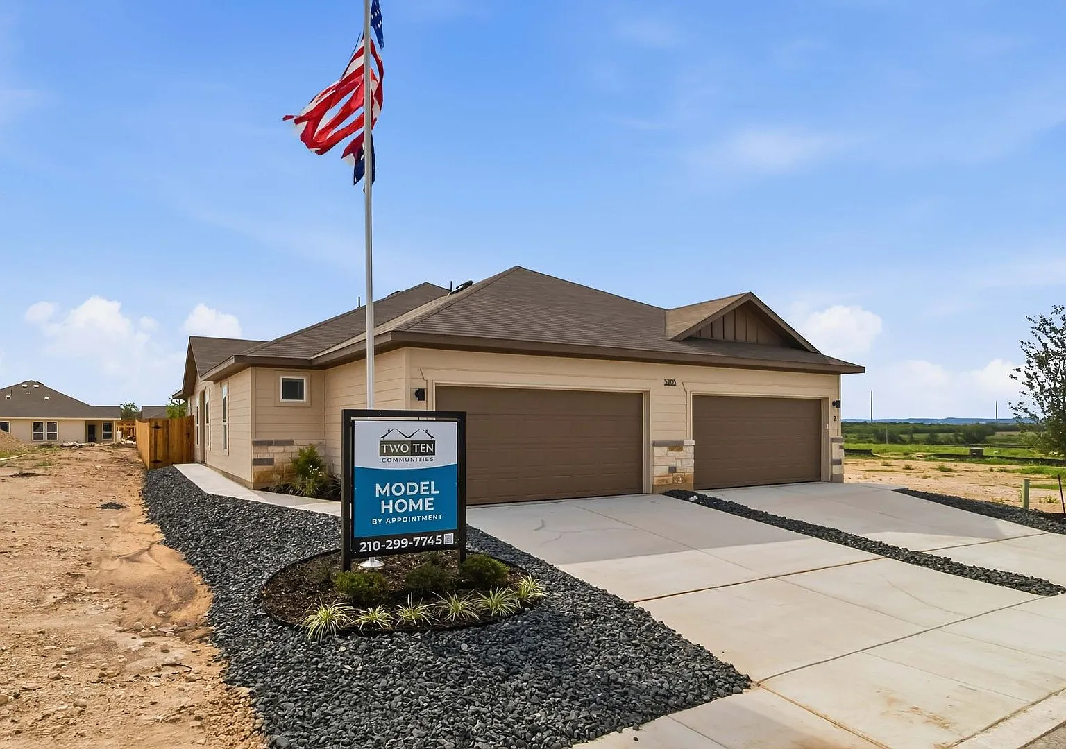 6 Weeks Free Move-In Special! Brand New 3 Bed / 2 Bath Townhome Modern Kitchen + Private Yard — Photo 3