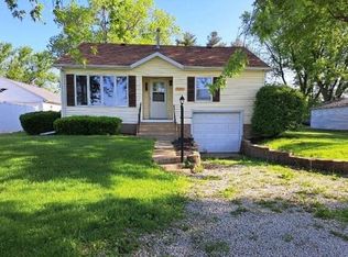 314 W Weldon St, Roberts, IL 60962