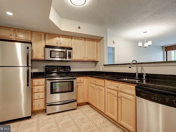 5th image of 1001 N Vermont St APT 307
